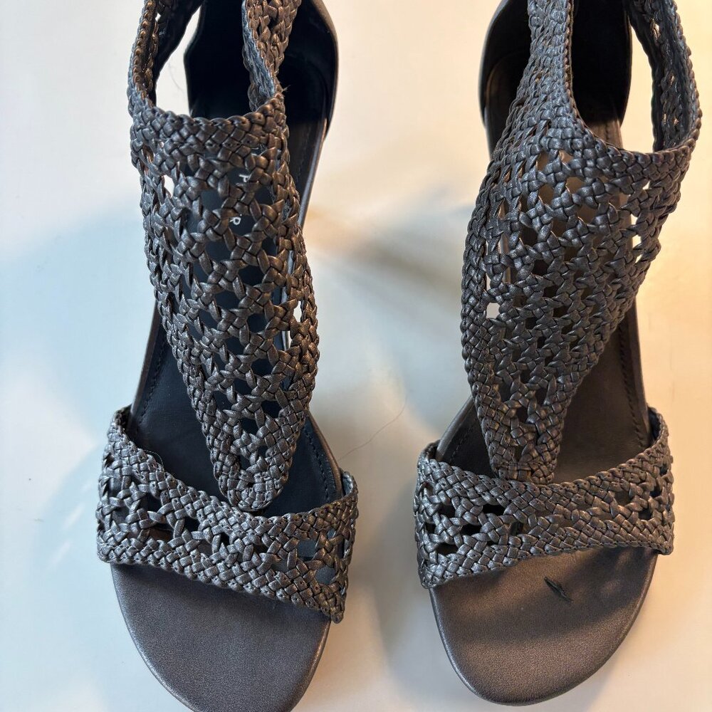 Donald Pliner woven t-strap open toe sandals
